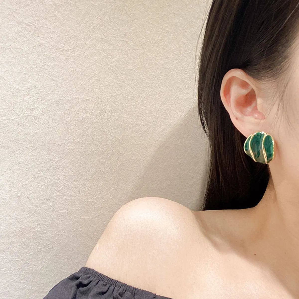 New Autumn And Winter Retro Green Exaggerated Oil Drop Round Earrings