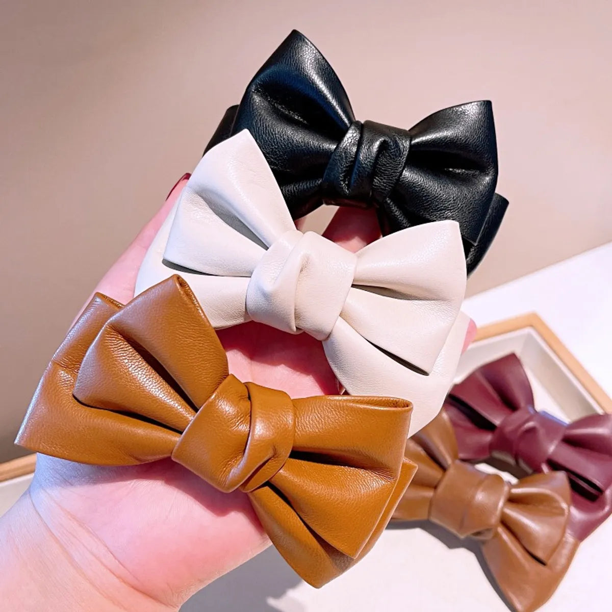 New Style Autumn And Winter French Retro Pu Leather Bow Hairpin Hairpin Temperament Hair Accessories Bangs Clip Hair Accessories