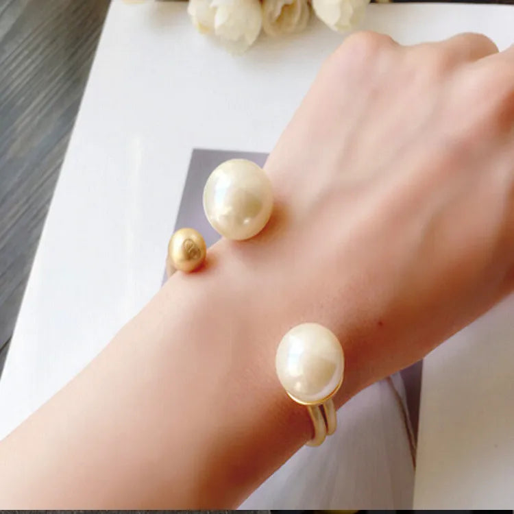 New Wild Temperament Korean Catwalk Pearl Open Bracelet Large Pearl Bracelet Accessories