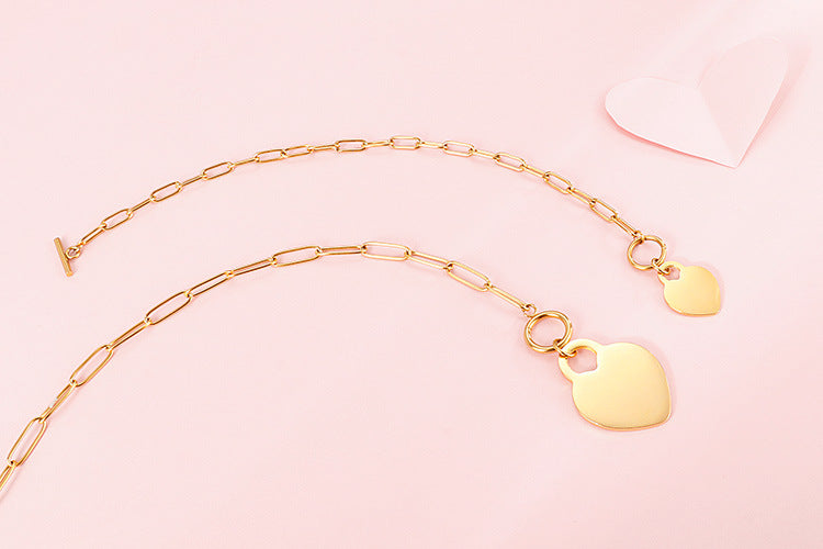 European And American Fashion Design Ot Buckle Peach Heart Pendant Necklace Ins Fashion Graceful Online Influencer Retro Female Accessories Suit