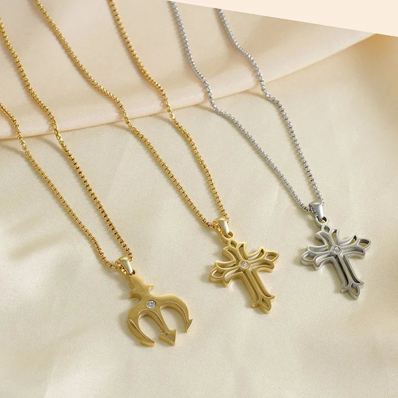 304 Stainless Steel 18K Gold Plated Basic Modern Style Classic Style Inlay Geometric Cross Rhinestones Pendant Necklace