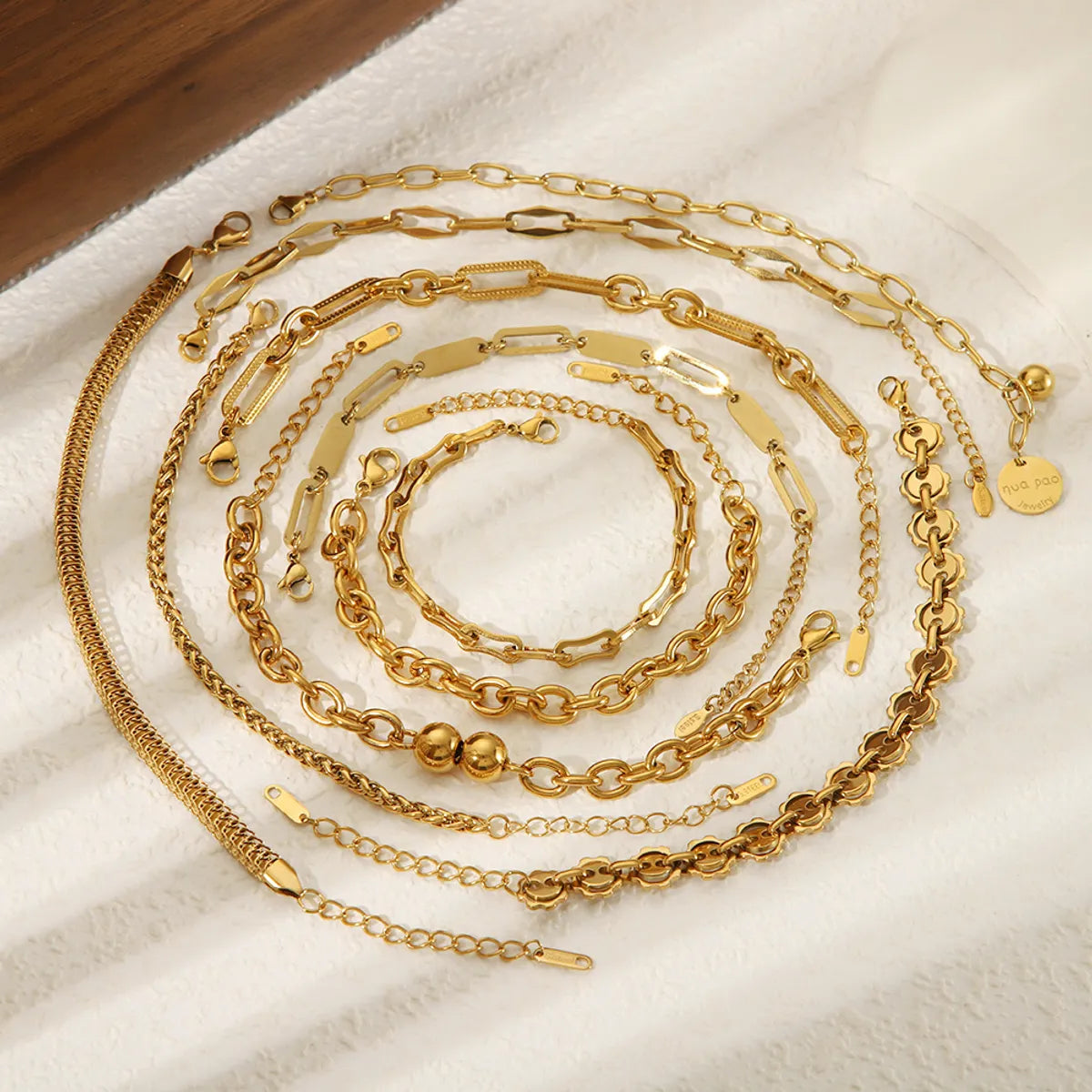 304 Stainless Steel 18K Gold Plated Basic Modern Style Classic Style Plating Geometric Solid Color Bracelets