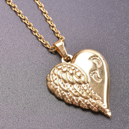 304 Stainless Steel 18K Gold Plated Basic Modern Style Classic Style Plating Heart Shape Wings Footprint Pendant Necklace