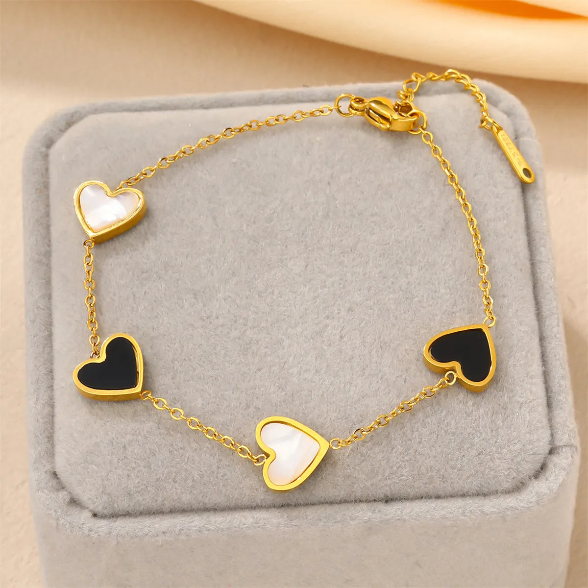 304 Stainless Steel 18K Gold Plated Casual Plating Inlay Heart Shape Bracelets