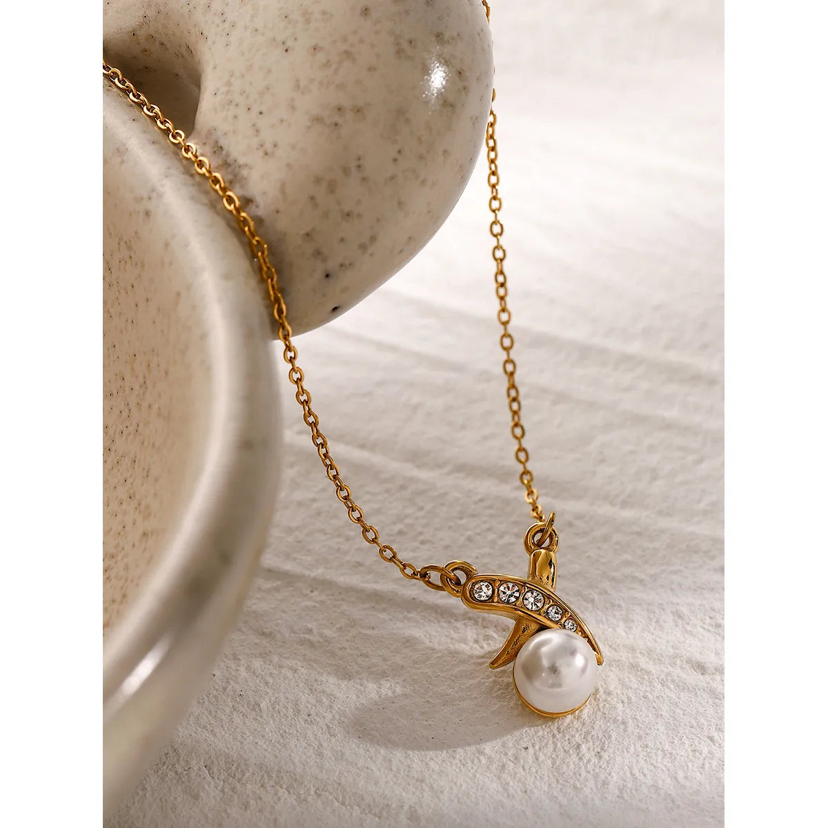 304 Stainless Steel 18K Gold Plated Classic Style Inlay Geometric Artificial Pearls Rhinestones Pendant Necklace