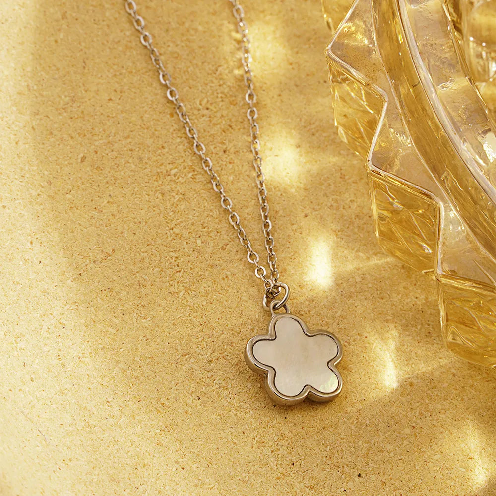 304 Stainless Steel 18K Gold Plated IG Style Sweet Inlay Flower Rhinestones Shell Pendant Necklace