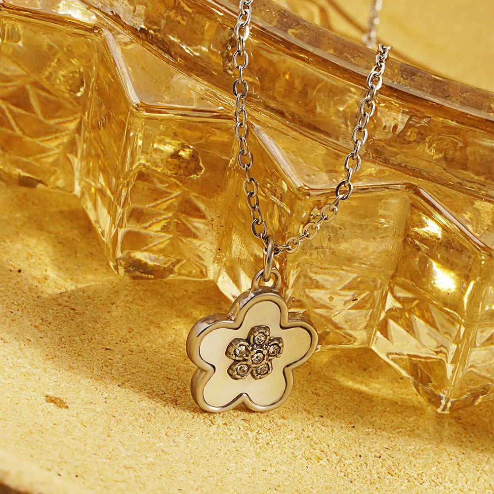 304 Stainless Steel 18K Gold Plated IG Style Sweet Inlay Flower Rhinestones Shell Pendant Necklace