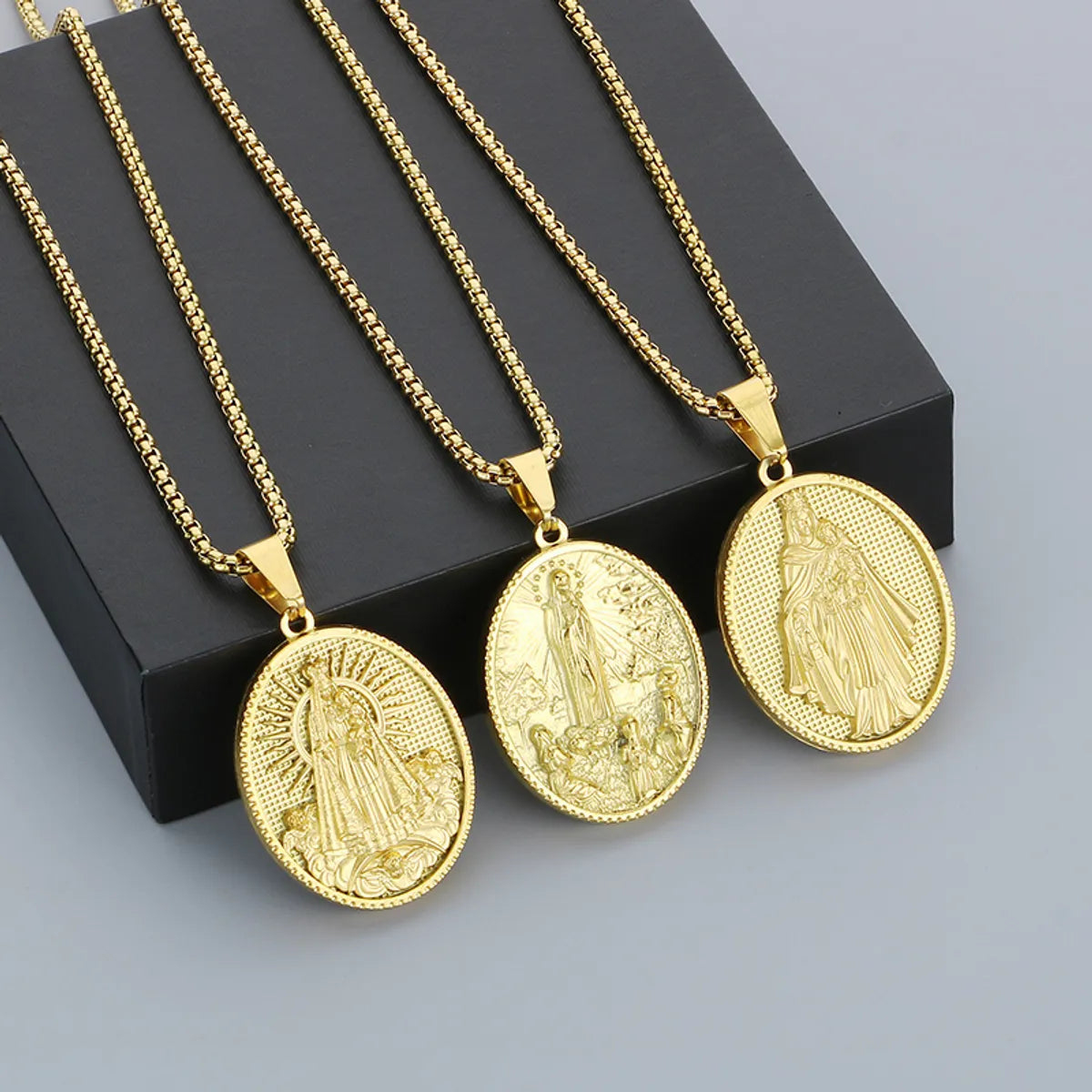 304 Stainless Steel 18K Gold Plated Modern Style Classic Style Human Round Pendant Necklace