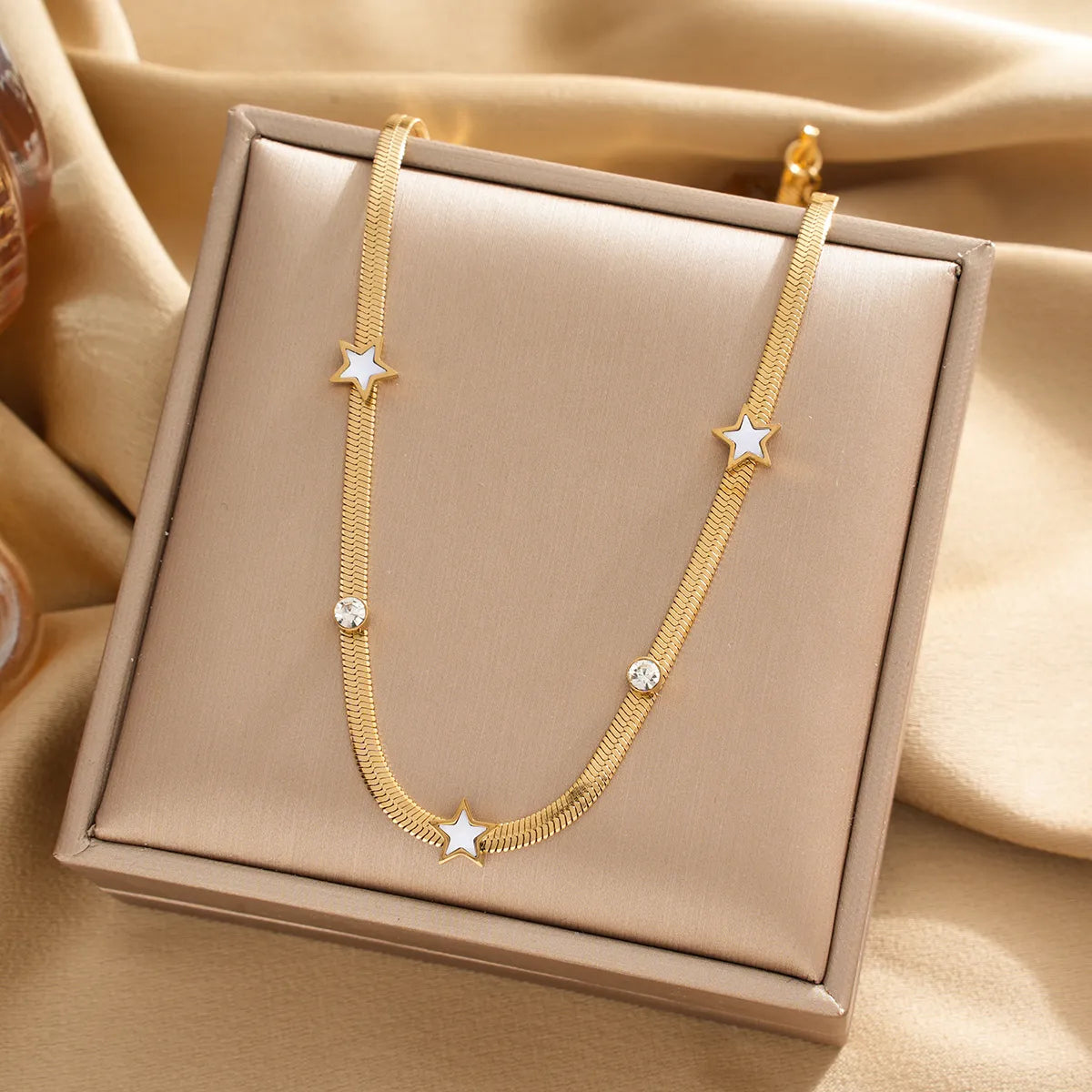 304 Stainless Steel 18K Gold Plated Modern Style Simple Style Round Star Heart Shape Pendant Necklace