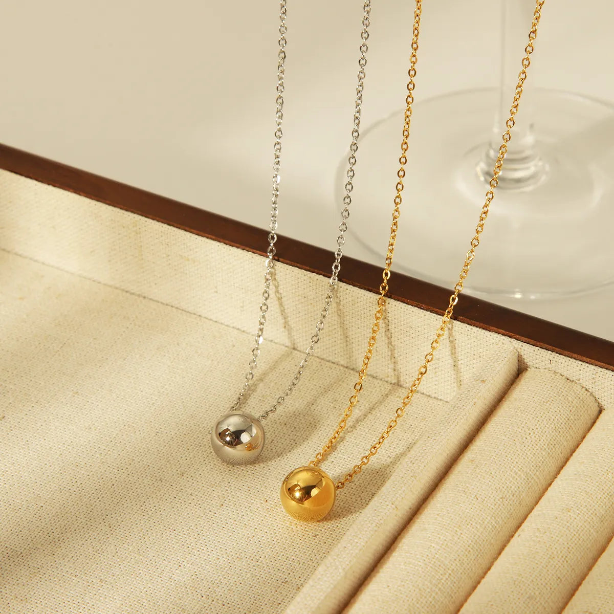 304 Stainless Steel 18K Gold Plated Retro Modern Style Round Pendant Necklace