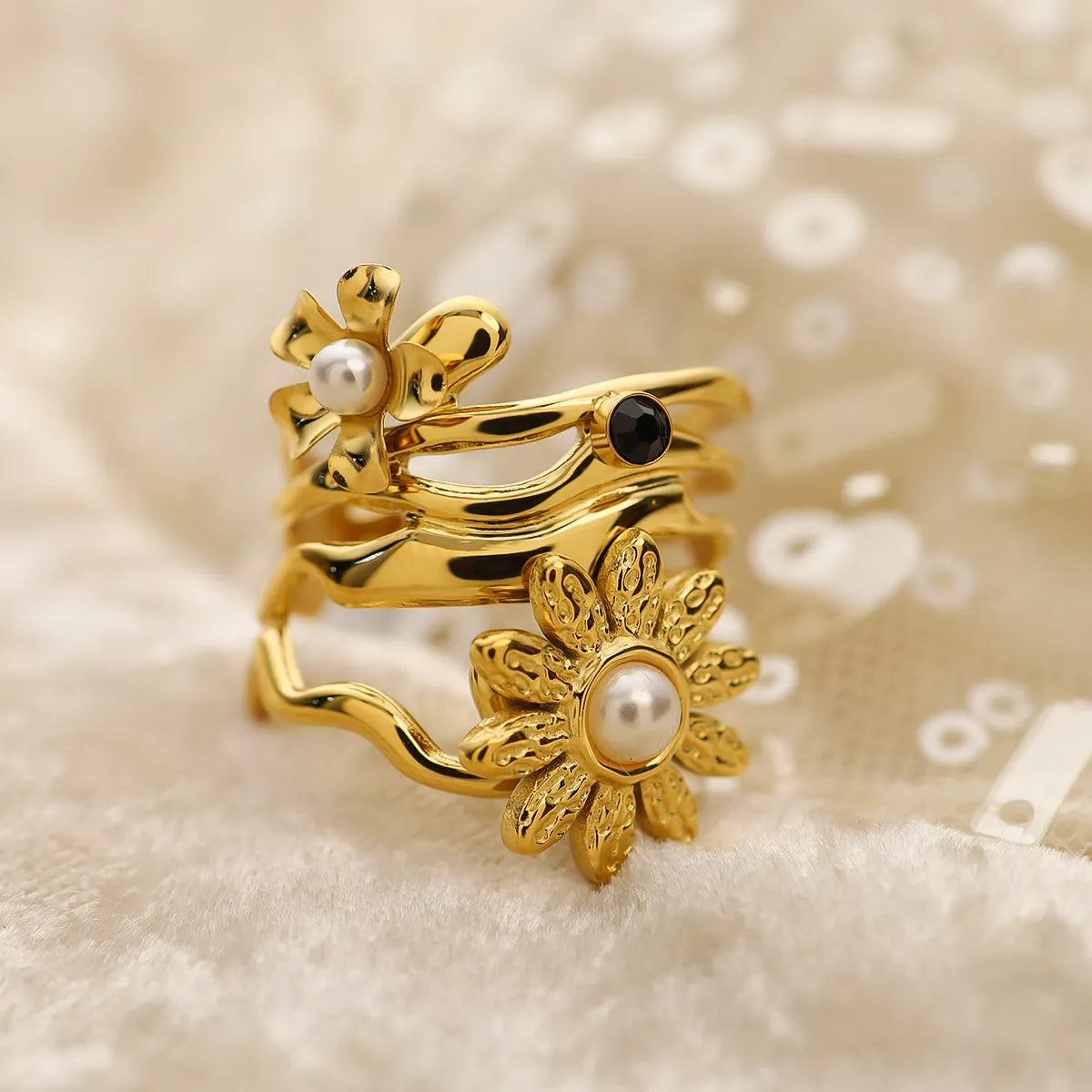 304 Stainless Steel 18K Gold Plated Retro Simple Style Plating Inlay Petal Artificial Pearls Zircon Rings