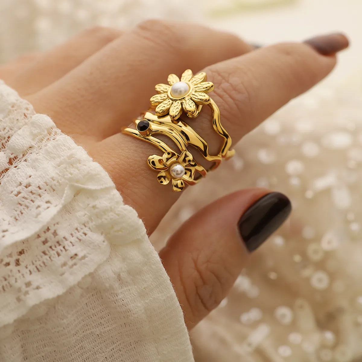 304 Stainless Steel 18K Gold Plated Retro Simple Style Plating Inlay Petal Artificial Pearls Zircon Rings