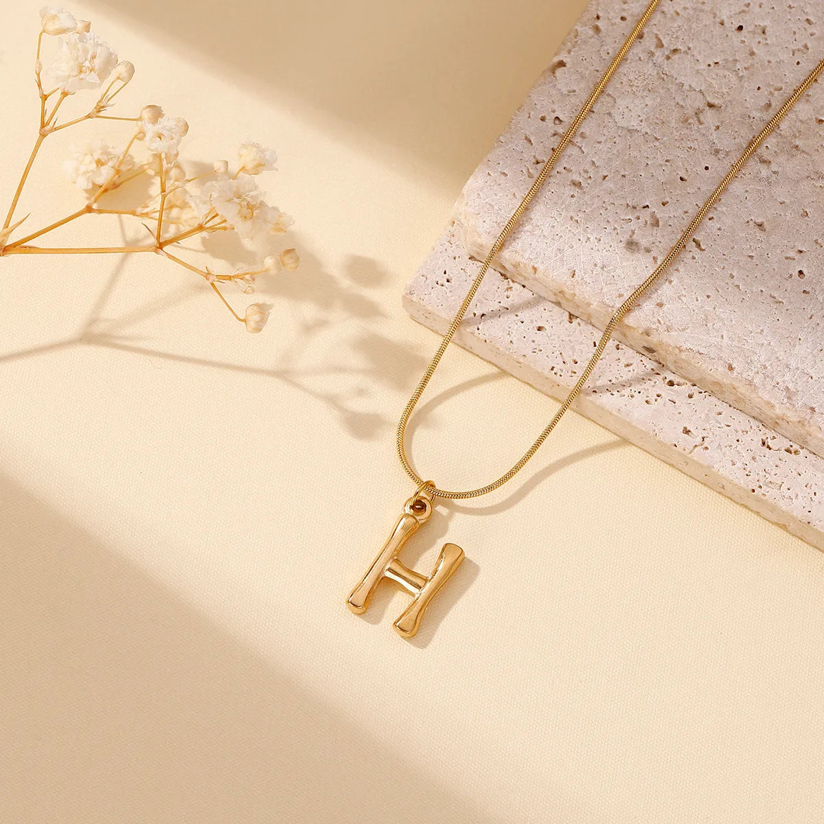 304 Stainless Steel 18K Gold Plated Simple Style Classic Style Commute Plating Letter Pendant Necklace