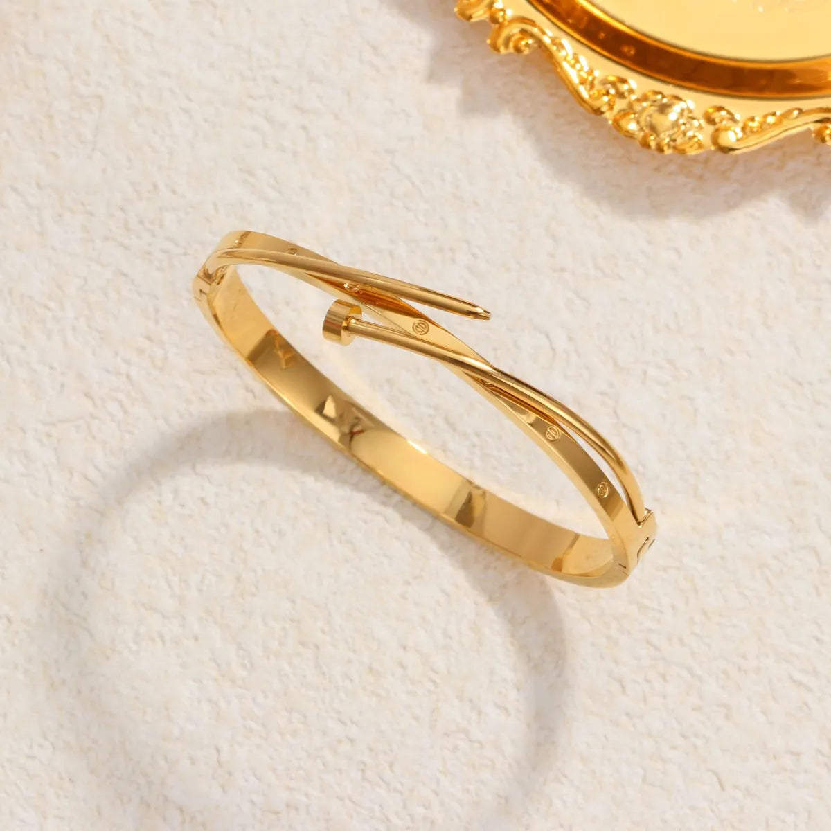 304 Stainless Steel 18K Gold Plated Simple Style Classic Style Commute Solid Color Bangle