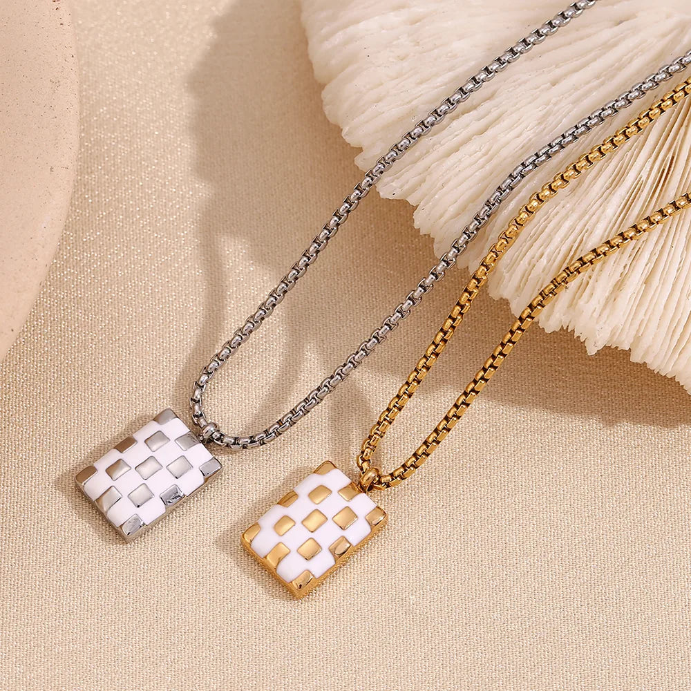 304 Stainless Steel 18K Gold Plated Simple Style Classic Style Enamel Plating Lattice Rectangle Pendant Necklace