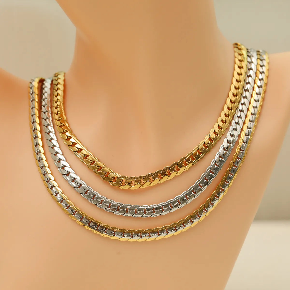 304 Stainless Steel 18K Gold Plated Simple Style Classic Style Plating Solid Color Necklace