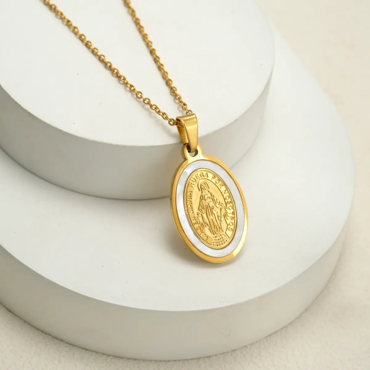 Wholesale Jewelry Simple Style Classic Style Portrait Round 304 Stainless Steel Shell 18K Gold Plated Pendant Necklace