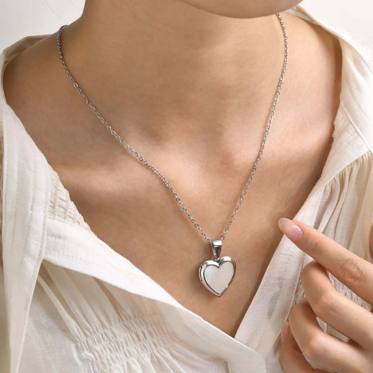 304 Stainless Steel 18K Gold Plated Simple Style Inlay Heart Shape Shell Necklace Pendant