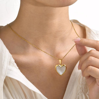 304 Stainless Steel 18K Gold Plated Simple Style Inlay Heart Shape Shell Necklace Pendant