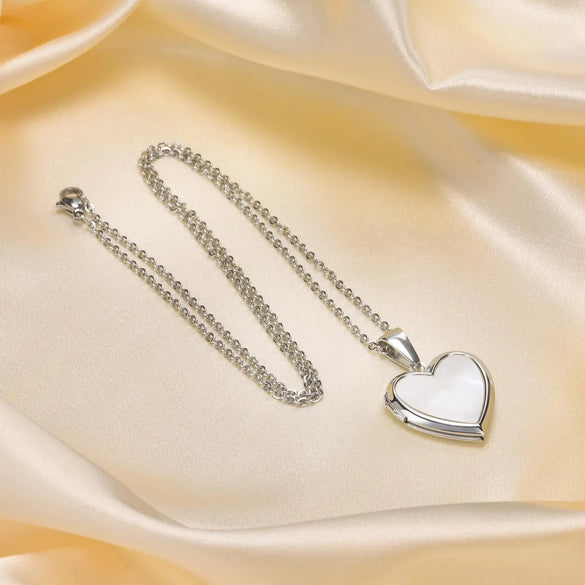 304 Stainless Steel 18K Gold Plated Simple Style Inlay Heart Shape Shell Necklace Pendant