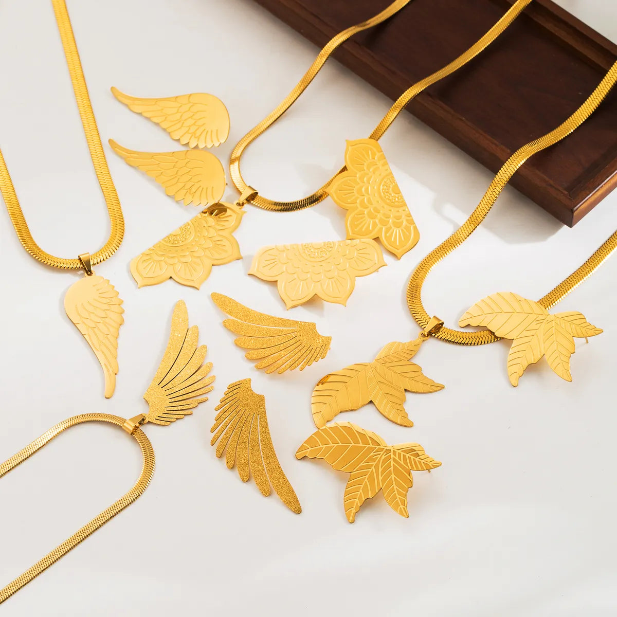 304 Stainless Steel 18K Gold Plated Vintage Style Simple Style Leaves Wings Jewelry Set