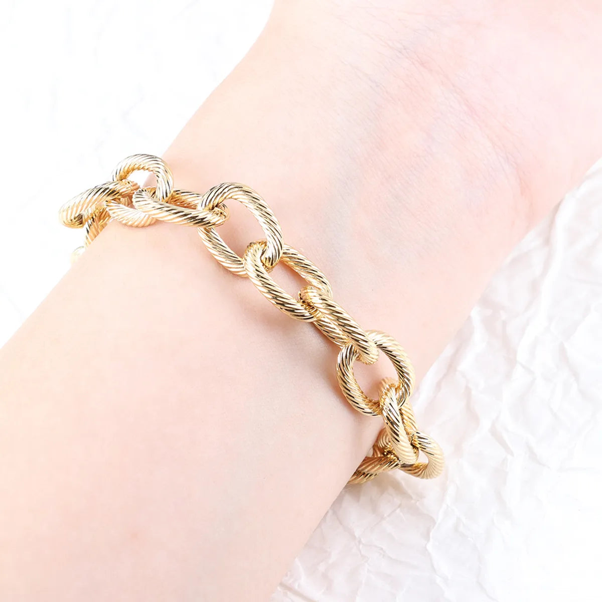 Basic Classic Style Commute Solid Color 18K Gold Plated Bracelets In Bulk