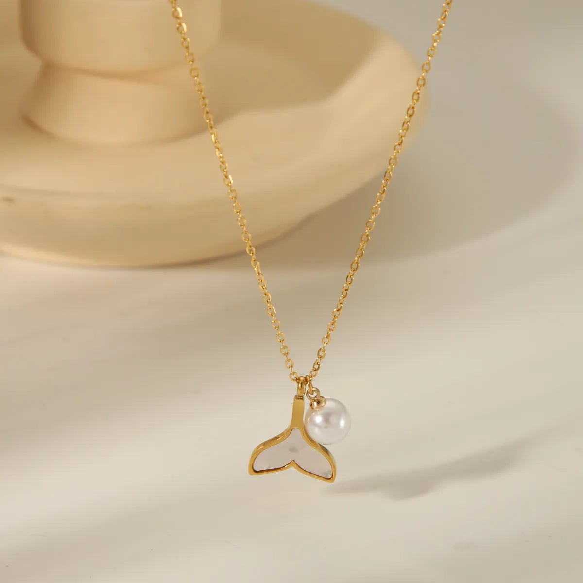 304 Stainless Steel Copper 18K Gold Plated Beach Simple Style Inlay Starfish Shell Fish Tail Artificial Pearls Zircon Pendant Necklace