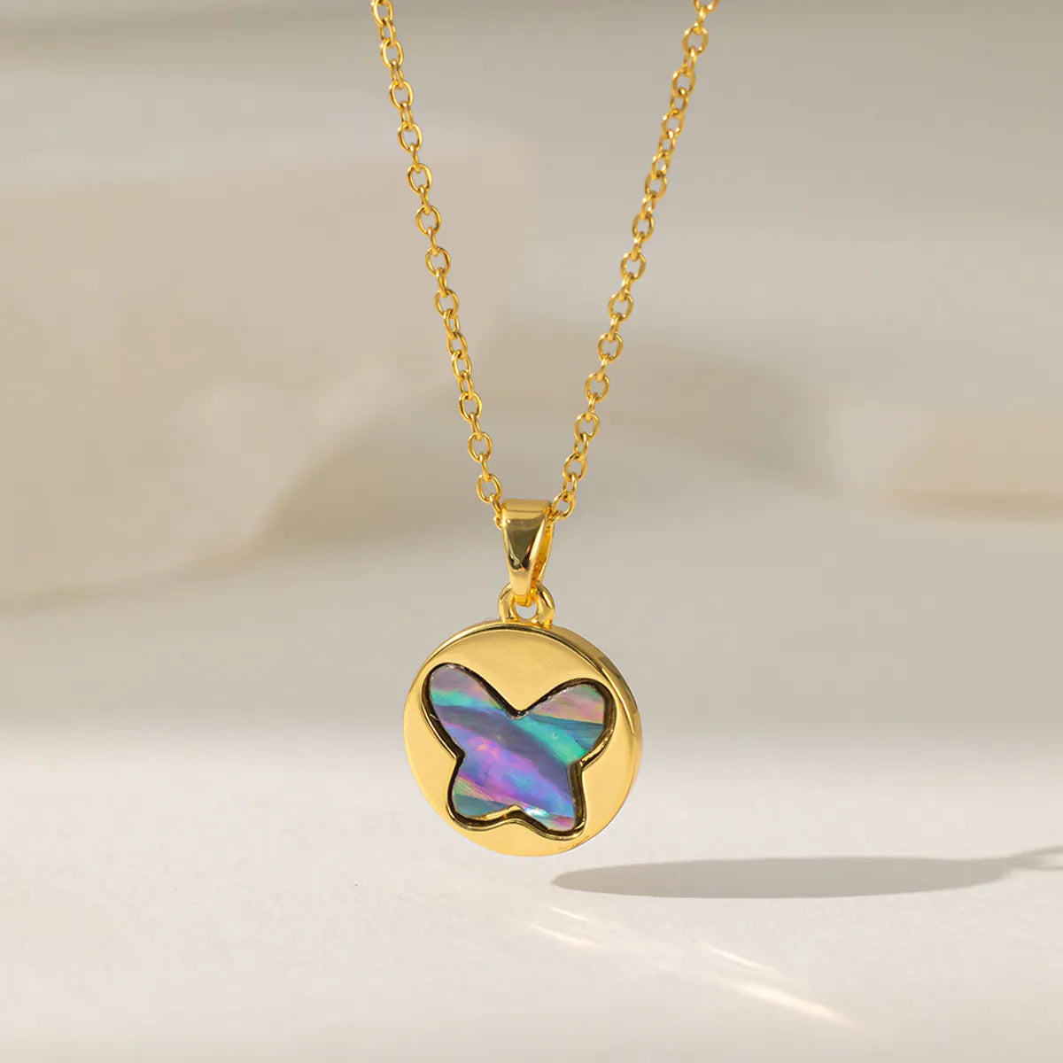 304 Stainless Steel Copper 18K Gold Plated Casual Simple Style Commute Inlay Moon Butterfly Acrylic Artificial Rhinestones Pendant Necklace Necklace