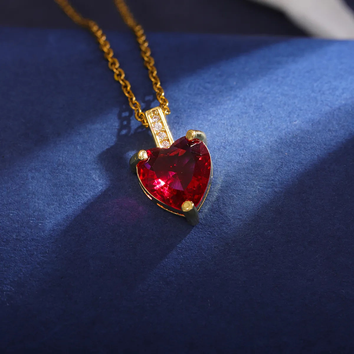 Wholesale Elegant Heart Shape 304 Stainless Steel Copper Inlay 18K Gold Plated Zircon Pendant Necklace