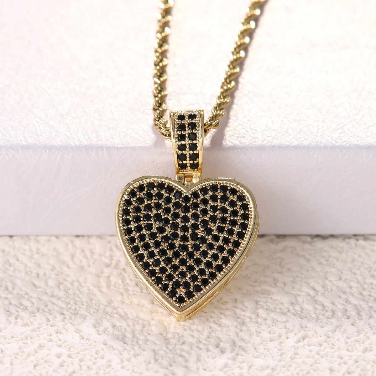 Wholesale Jewelry Hip-Hop Simple Style Shiny Heart Shape 304 Stainless Steel Copper Zircon 18K Gold Plated Inlay Pendant Necklace