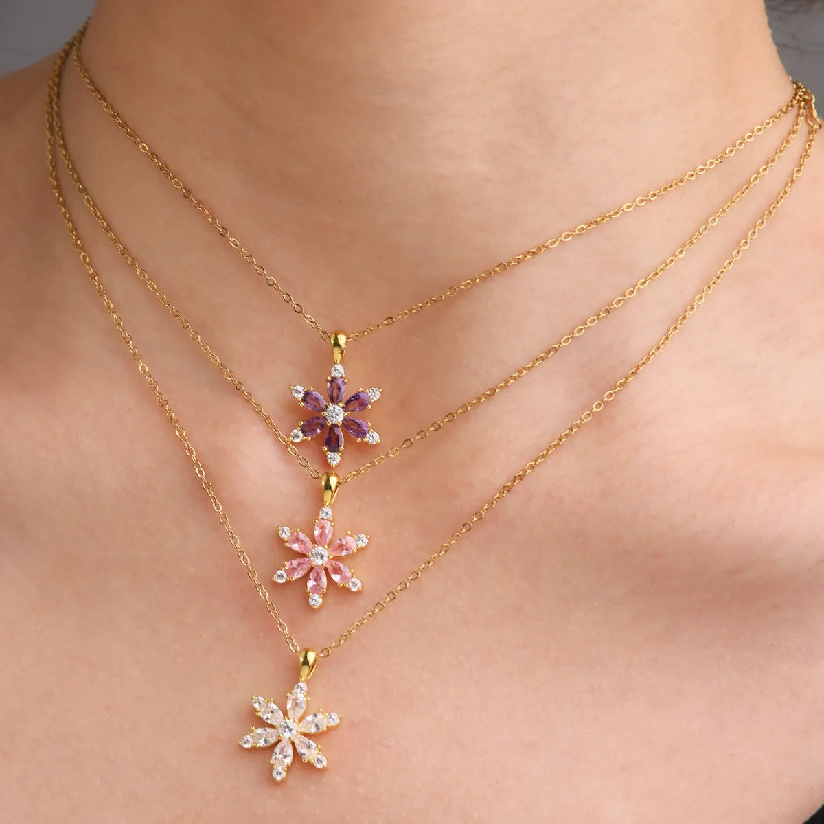 304 Stainless Steel Copper 18K Gold Plated Simple Style Classic Style Plating Inlay Flower Zircon Pendant Necklace