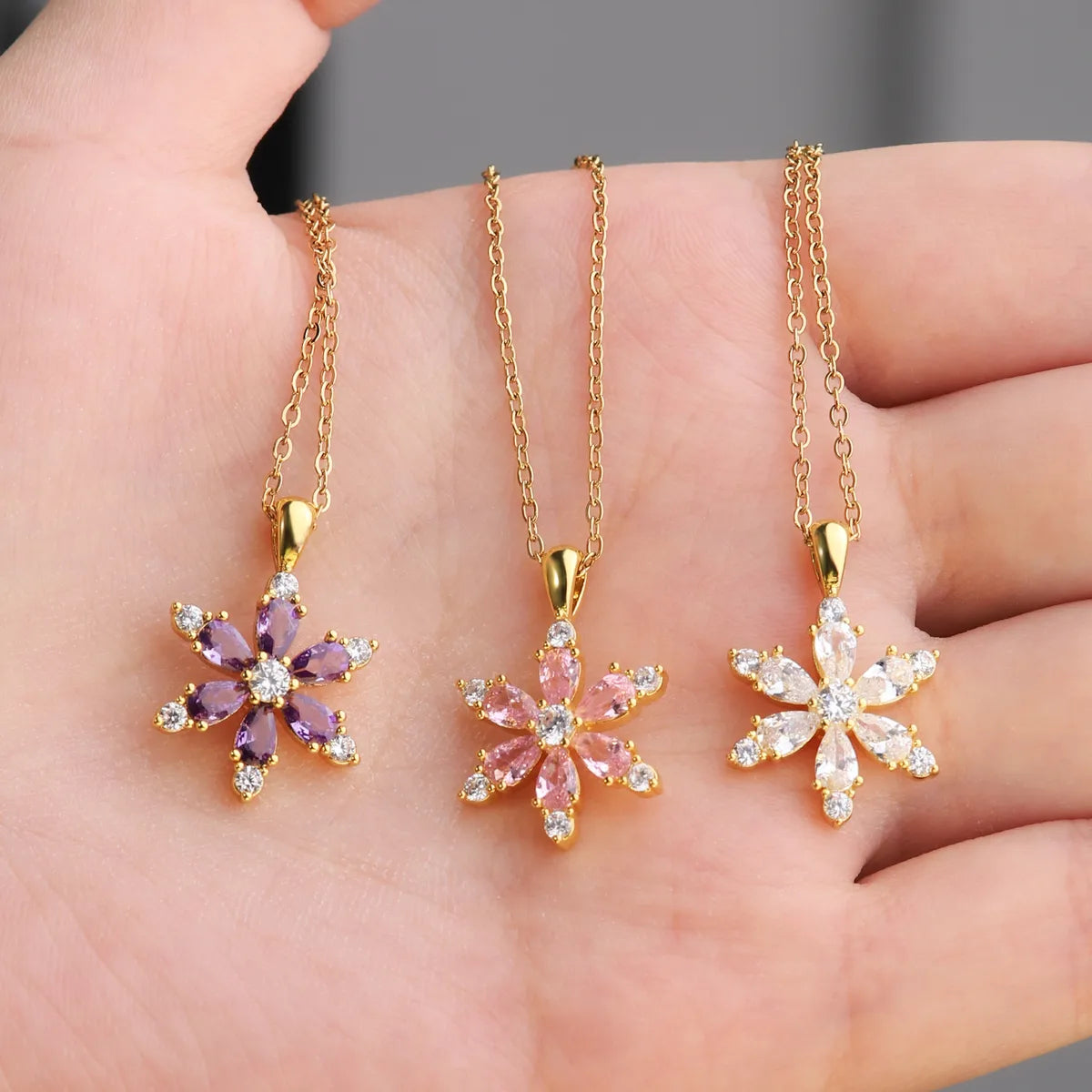 304 Stainless Steel Copper 18K Gold Plated Simple Style Classic Style Plating Inlay Flower Zircon Pendant Necklace