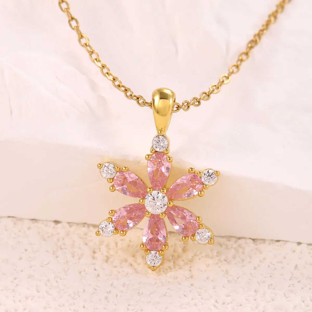 304 Stainless Steel Copper 18K Gold Plated Simple Style Classic Style Plating Inlay Flower Zircon Pendant Necklace