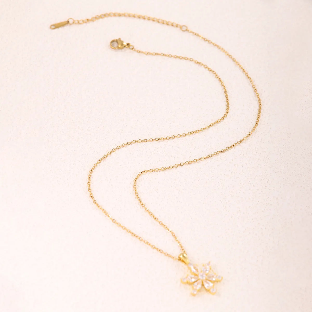 304 Stainless Steel Copper 18K Gold Plated Simple Style Classic Style Plating Inlay Flower Zircon Pendant Necklace