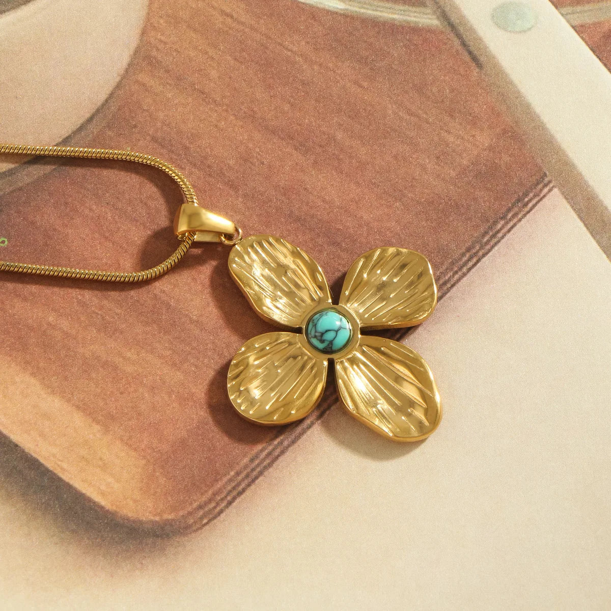 304 Stainless Steel Copper Gold Plated Plating Inlay Flower Turquoise Shell Pendant Necklace