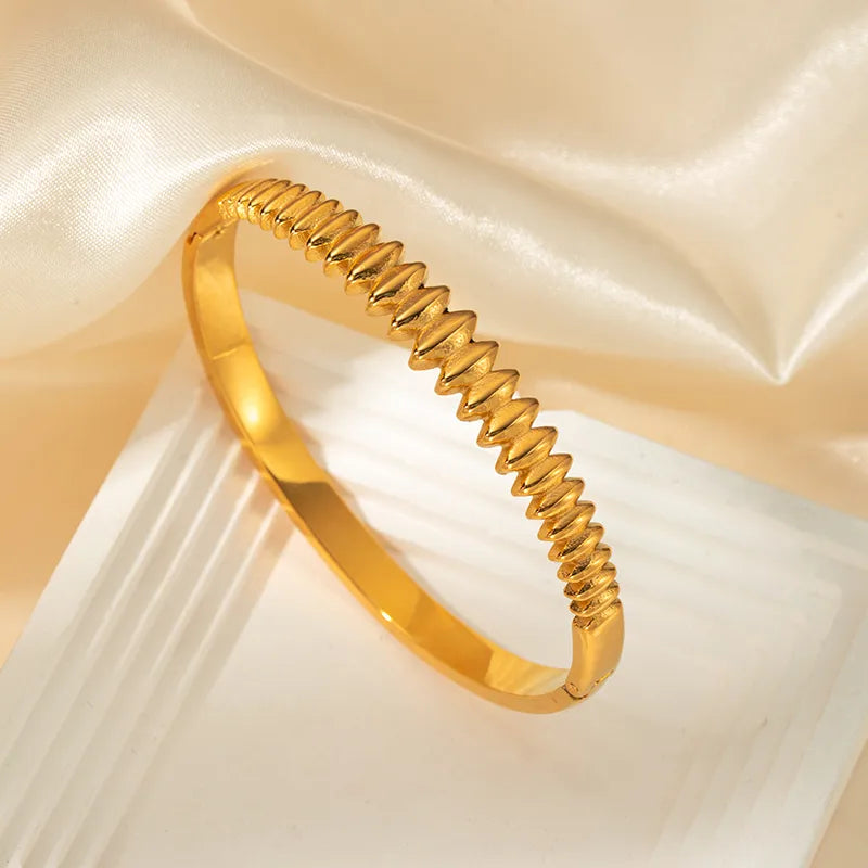 Casual Elegant Simple Style Waves Solid Color 304 Stainless Steel 14K Gold Plated Bangle In Bulk