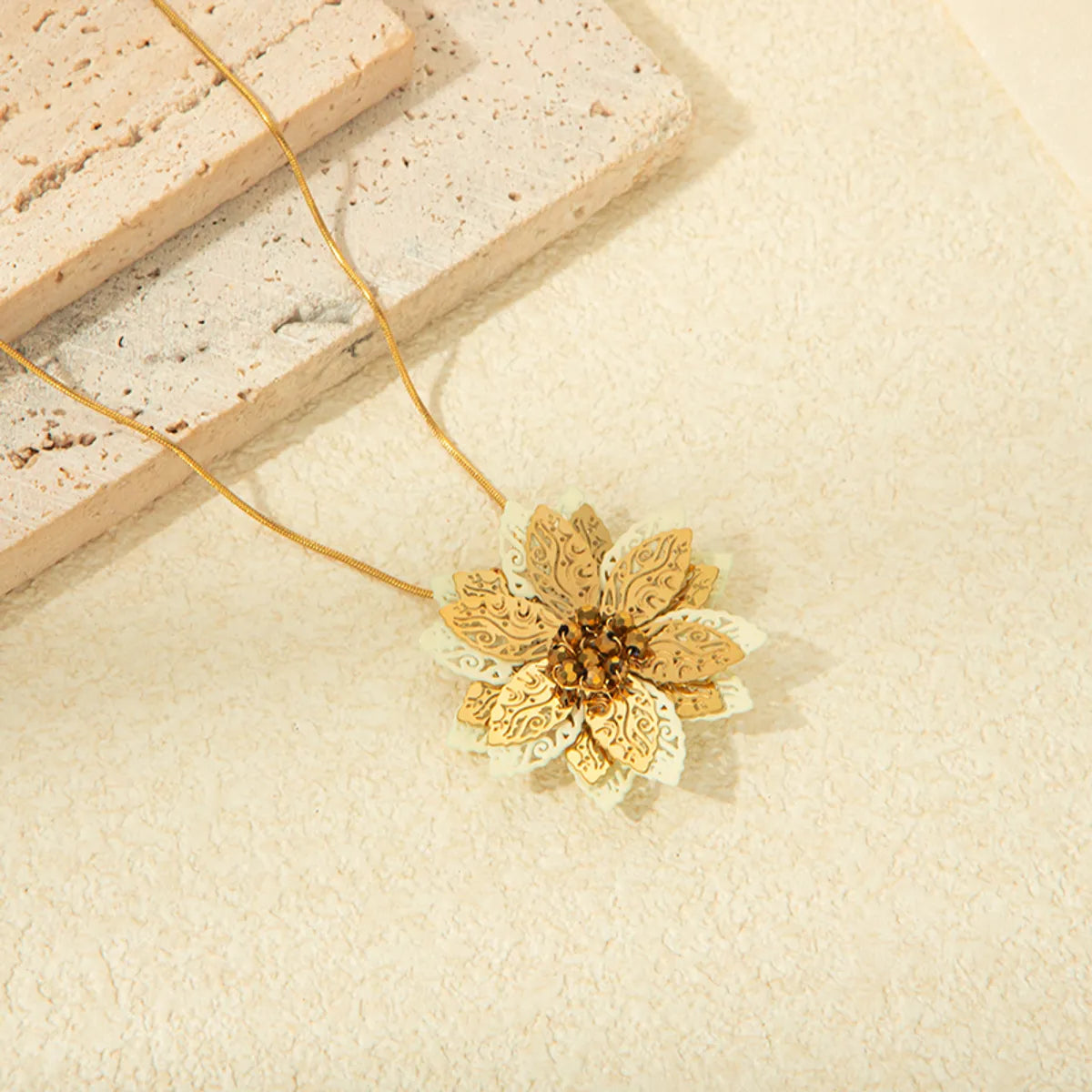 304 Stainless Steel Gold Plated Classical Romantic Sweet Plating Hollow Out Flower Pendant Necklace