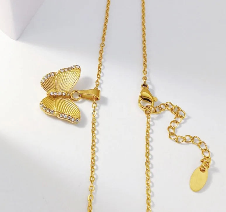 304 Stainless Steel Titanium Steel 18K Gold Plated Elegant Basic Simple Style Plating Inlay Solid Color Butterfly Rhinestones Pendant Necklace