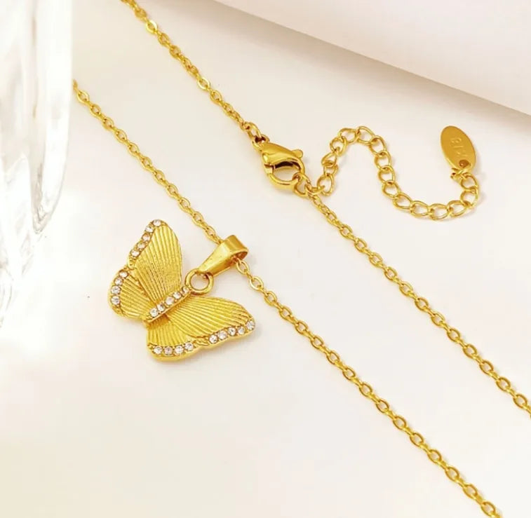 304 Stainless Steel Titanium Steel 18K Gold Plated Elegant Basic Simple Style Plating Inlay Solid Color Butterfly Rhinestones Pendant Necklace