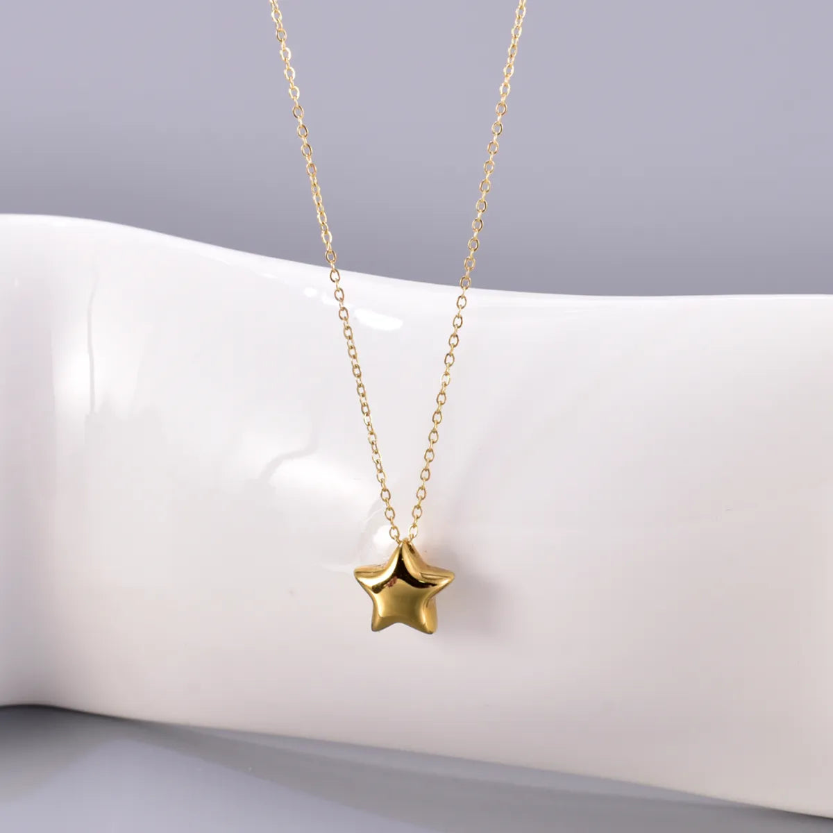 304 Stainless Steel Titanium Steel 18K Gold Plated Elegant Simple Style Plating Solid Color Pendant Necklace