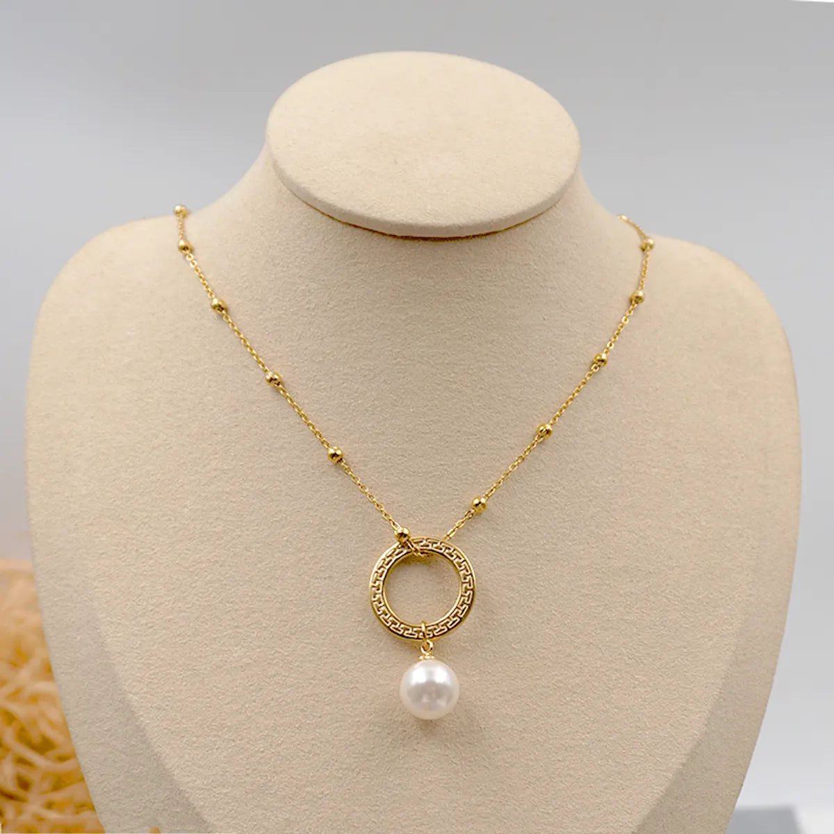 304 Stainless Steel Imitation Pearl Titanium Steel Gold Plated Vintage Style Classic Style Handmade Inlay Circle Artificial Pearls Pendant Necklace