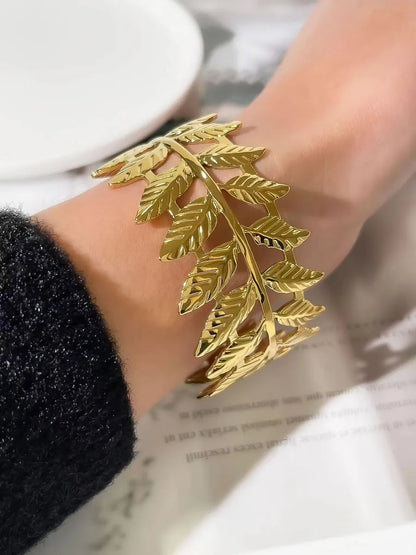 Vintage Style Roman Style Stripe Leaves Flower 304 Stainless Steel 18K Gold Plated Bangle In Bulk