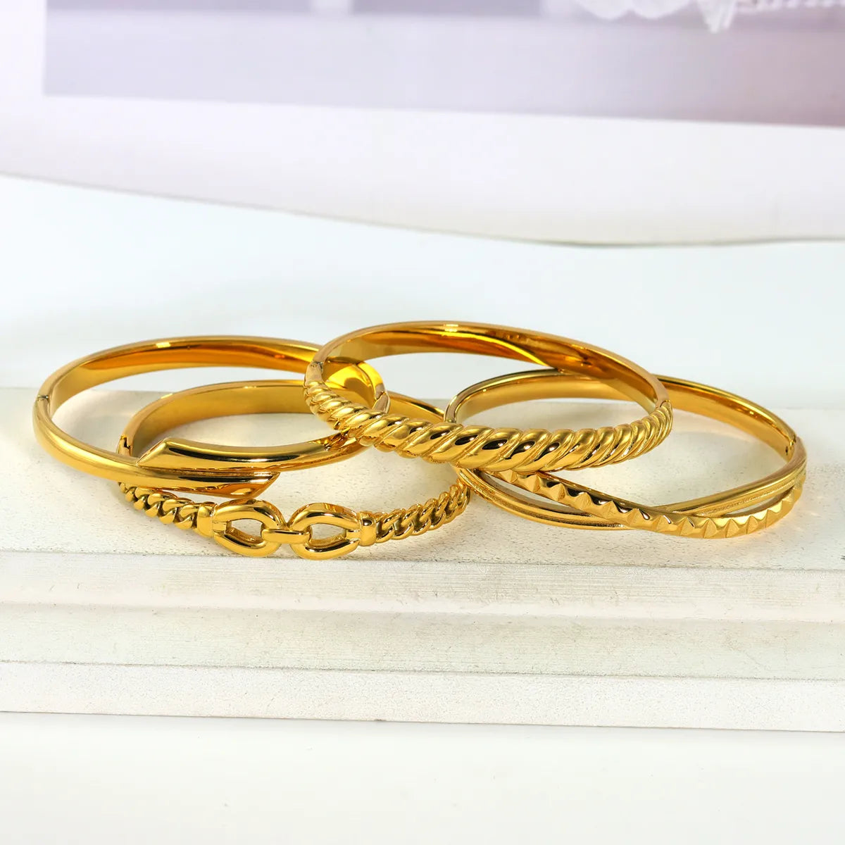 IG Style Elegant Classic Style Stripe Waves Knot 316L Stainless Steel  18K Gold Plated No Inlay Bangle In Bulk