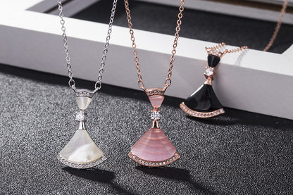 Elegant Simple Style Dresses Sterling Silver Plating Inlay Rhinestones Agate Shell Pendant Necklace