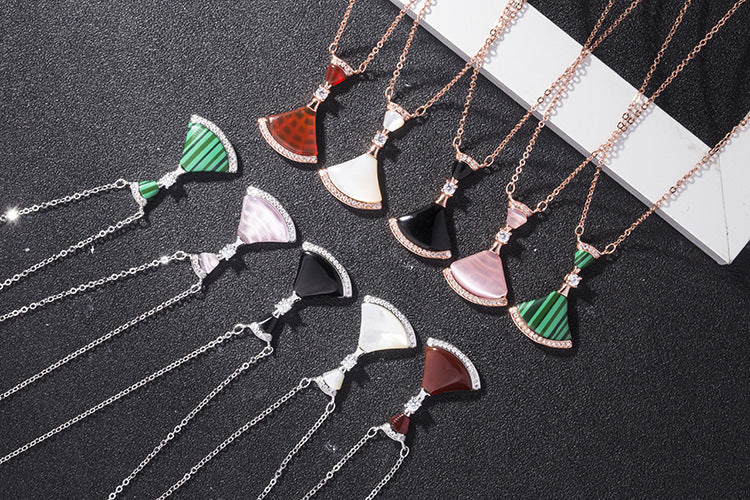 Elegant Simple Style Dresses Sterling Silver Plating Inlay Rhinestones Agate Shell Pendant Necklace