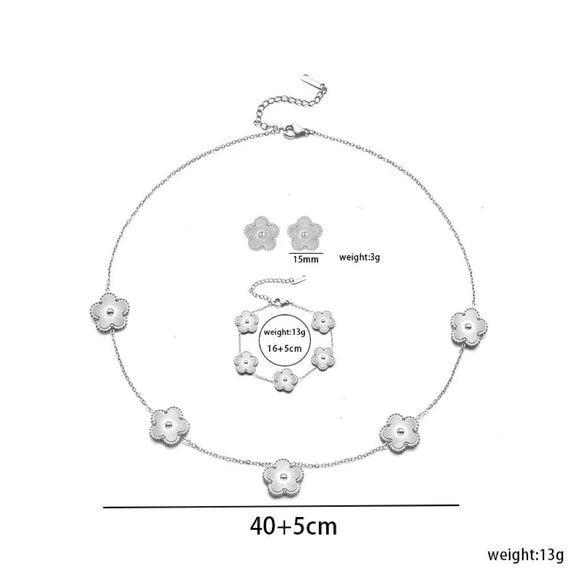 Moderate Luxury Quadrilateral Geometric Heart Titanium Steel 18K Gold Plated Necklaces