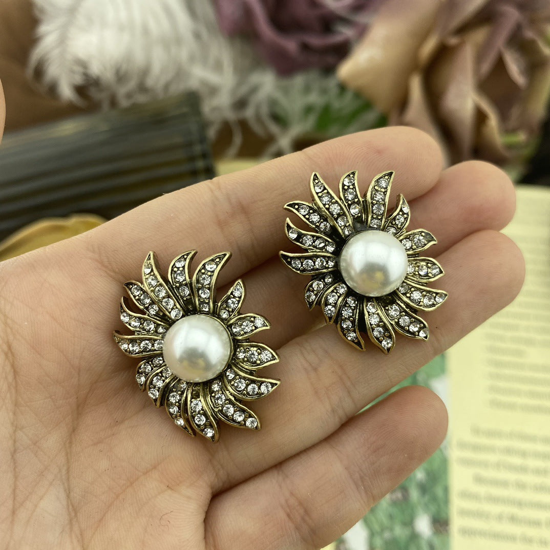 1 Pair Vintage Style Flower Inlay Alloy Artificial Pearls Zircon Ear Studs