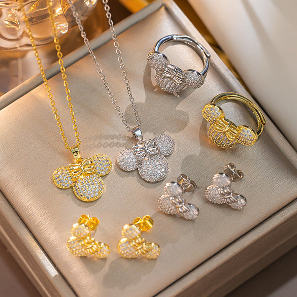 Moderate Luxury Quadrilateral Geometric Heart Titanium Steel 18K Gold Plated Necklaces