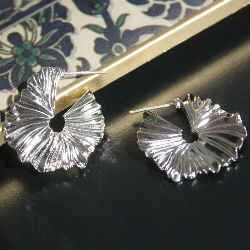 1 Pair Retro Geometric Metal Plating Women's Ear Studs