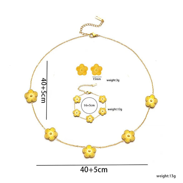 Moderate Luxury Quadrilateral Geometric Heart Titanium Steel 18K Gold Plated Necklaces